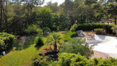 Propriété - 246 m² - 8 pièces