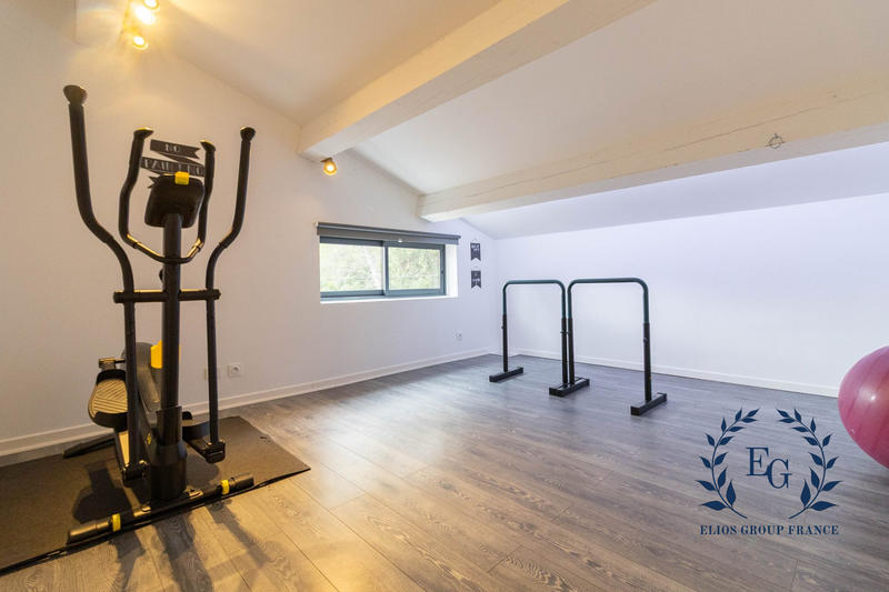 Maison contemporaine - 300 m² - 10 pièces