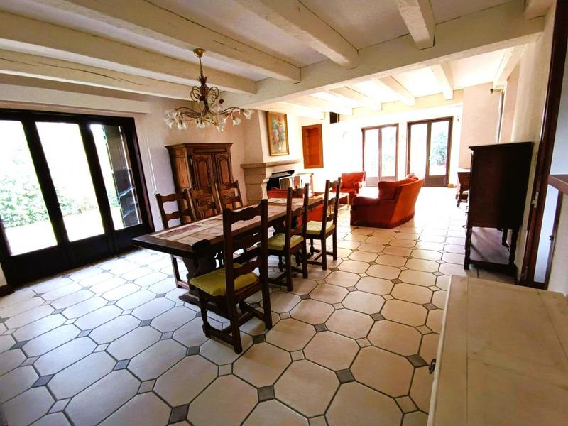 Maison - 205 m² - 5 pièces