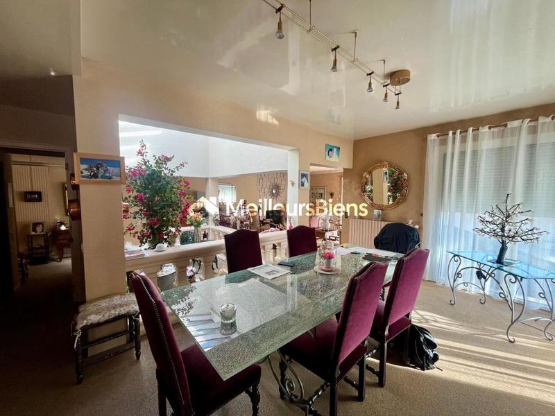 Propriété - 182 m² - 8 pièces