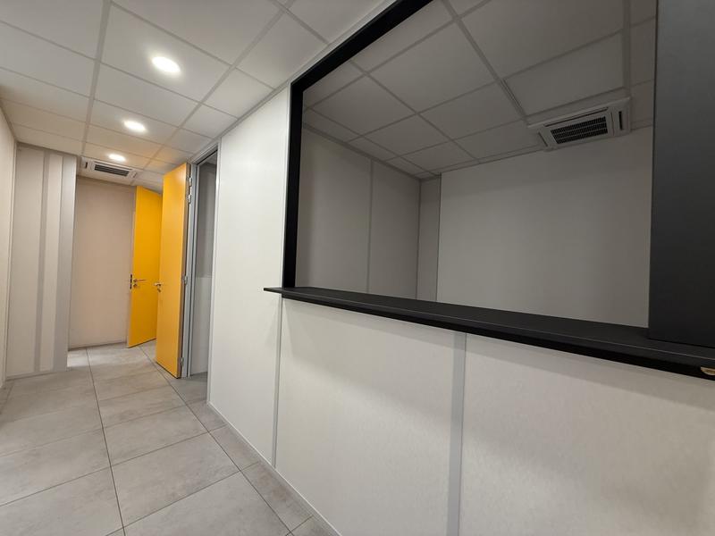 Local commercial - 139 m² - 6 pièces