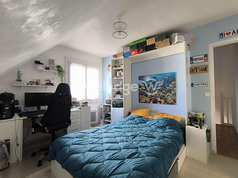 Maison - 161 m² - 8 pièces