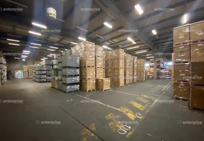 Entrepôt - 1 700 m²