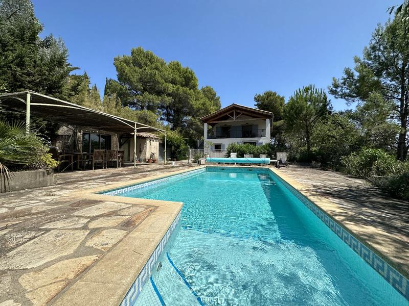 Villa - 211 m² - 9 pièces