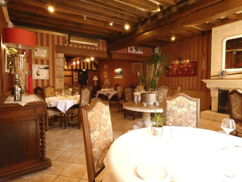 Maison traditionnelle - 340 m² - 12 pièces