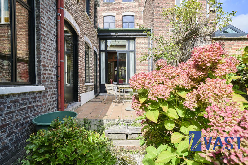 Maison ancienne - 250 m² - 8 pièces