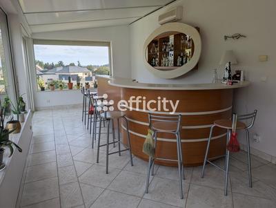 Maison - 240 m² - 10 pièces