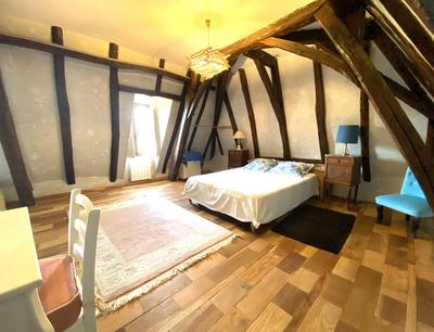 Maison traditionnelle - 211 m² - 7 pièces