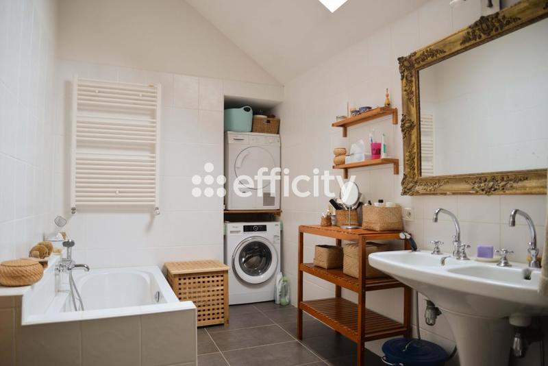 Maison - 234 m² - 7 pièces