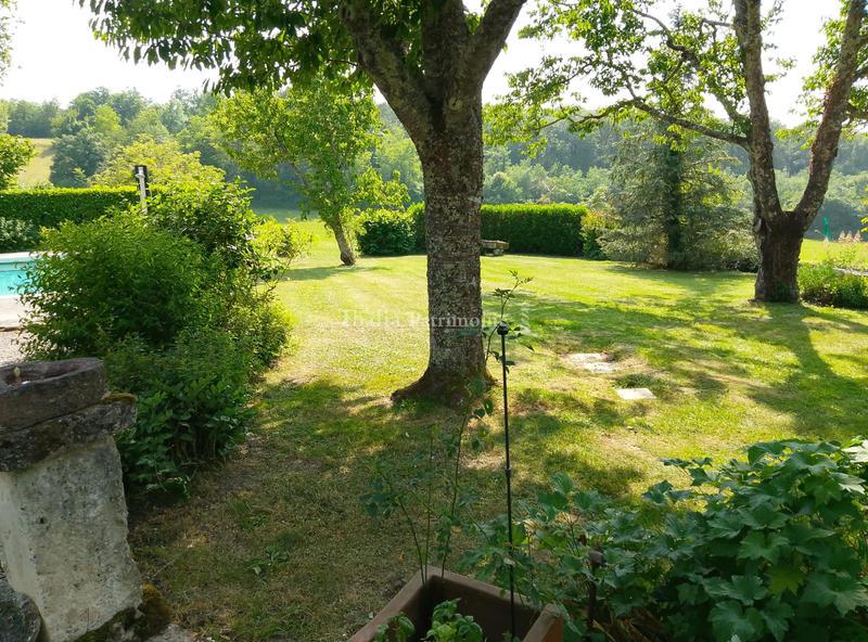 Maison - 240 m² - 9 pièces