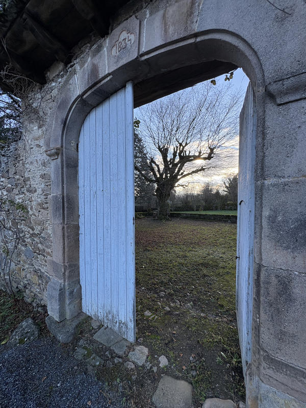 Maison - 250 m² - 8 pièces