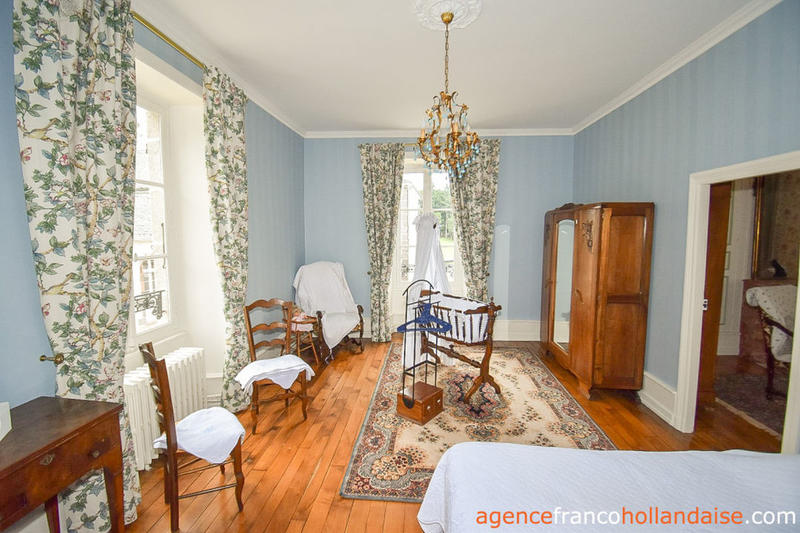 Demeure - 348 m² - 19 pièces