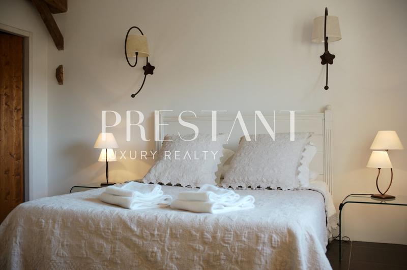 Maison - 421 m² - 10 pièces