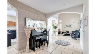 Villa - 220 m² - 7 pièces