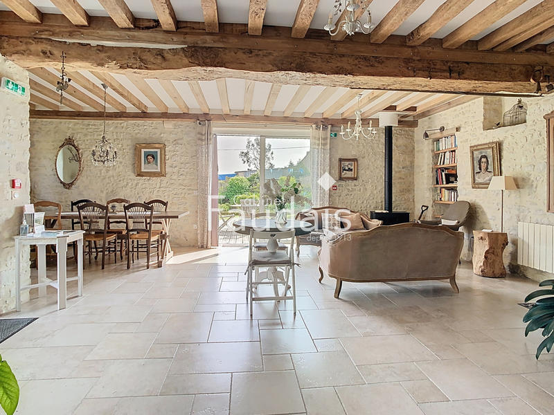 Maison - 415 m² - 16 pièces