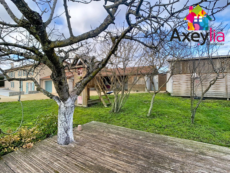 Maison - 220 m² - 10 pièces