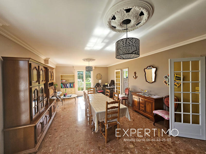 Maison - 217 m² - 8 pièces