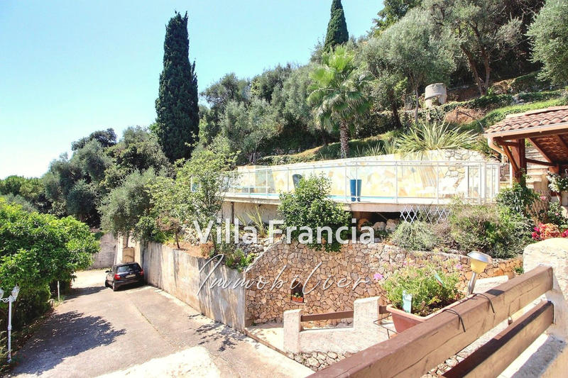 Maison - 211 m² - 5 pièces