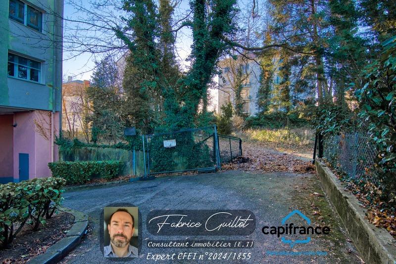 Maison - 320 m² - 10 pièces