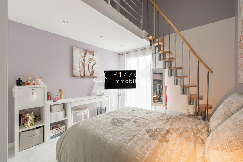 Maison - 242 m² - 8 pièces