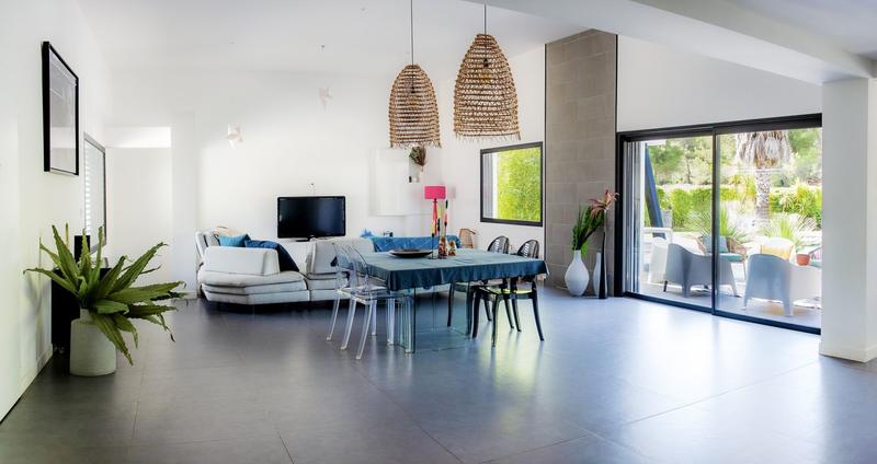 Maison - 235 m² - 6 pièces