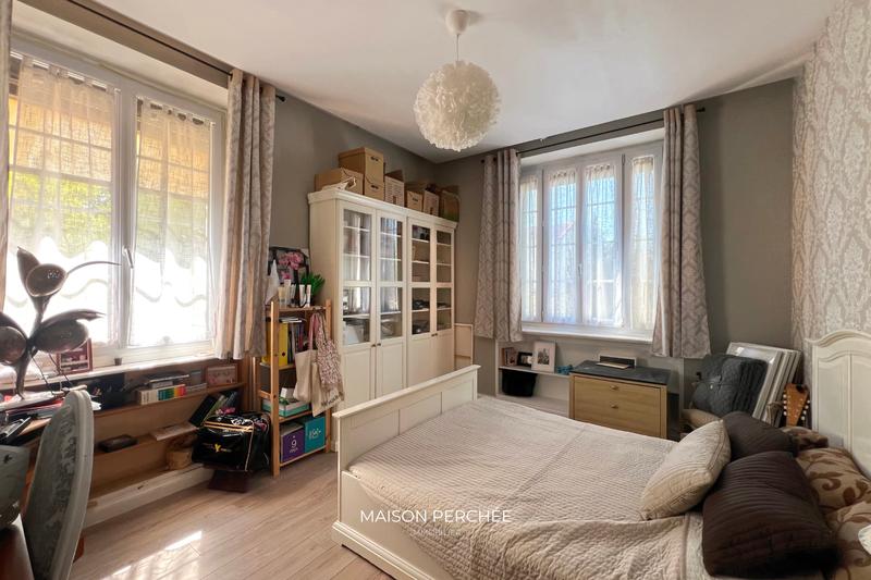 Maison - 268 m² - 8 pièces