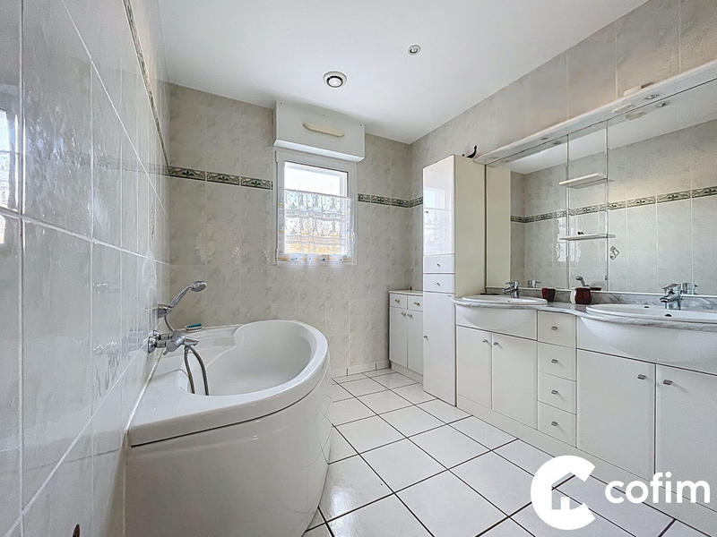 Maison - 165 m² - 7 pièces