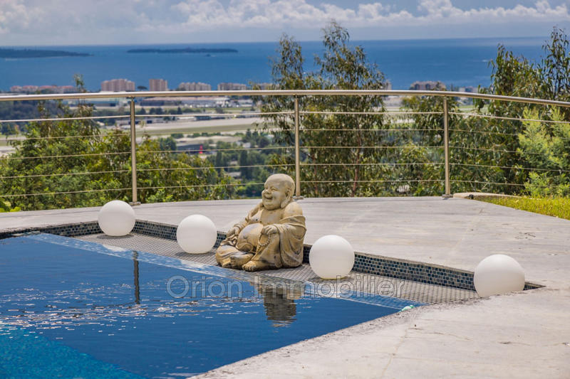 Maison contemporaine - 291 m² - 8 pièces