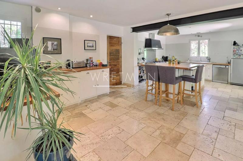 Villa - 232 m² - 9 pièces