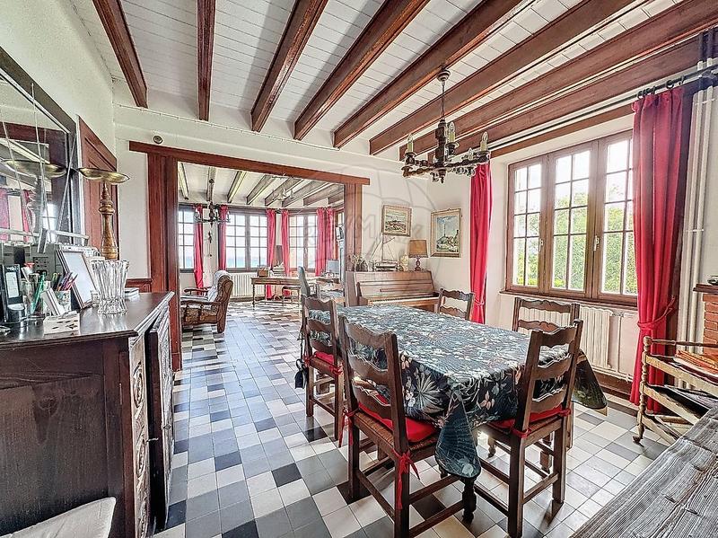 Propriété - 174 m² - 9 pièces