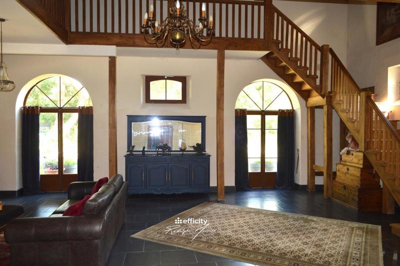 Demeure - 815 m² - 30 pièces