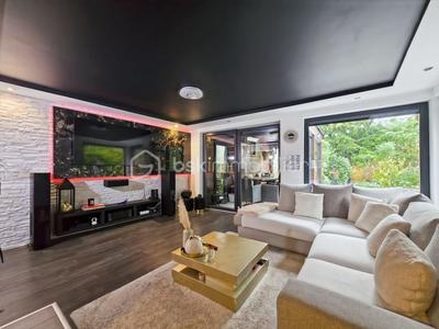 Pavillon - 150 m² - 6 pièces