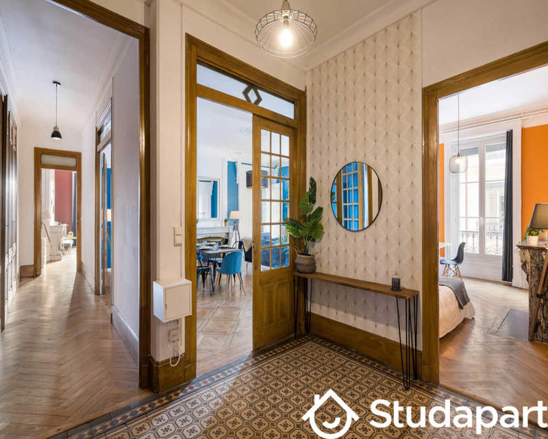 Chambre - 250 m² - 1 pièce