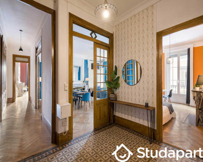 Chambre - 250 m² - 1 pièce