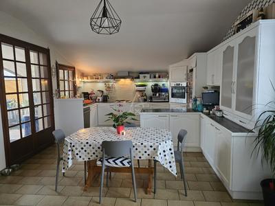 Maison - 234 m² - 8 pièces
