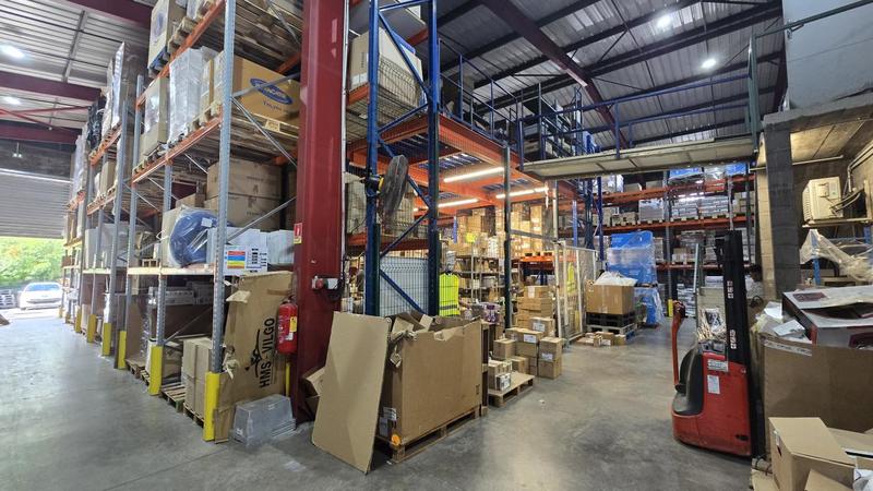 Entrepôt - 1 200 m²