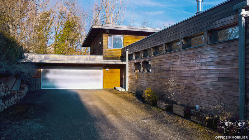 Maison - 202 m² - 7 pièces