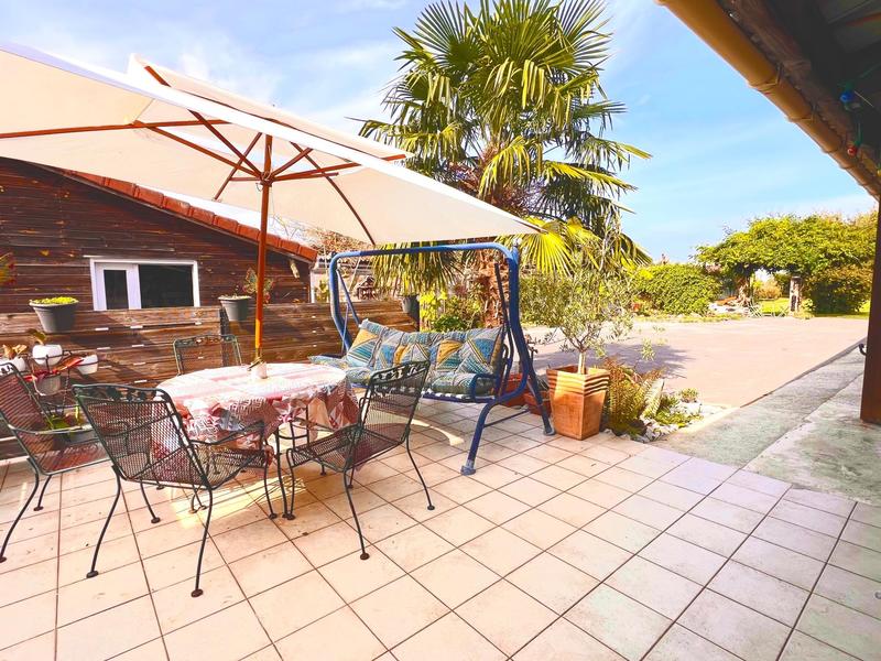 Maison - 205 m² - 9 pièces