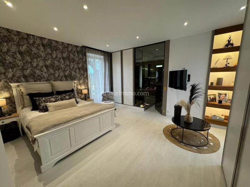 Maison - 230 m² - 8 pièces