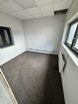 Local d'activité / Entrepôt - 405 m²