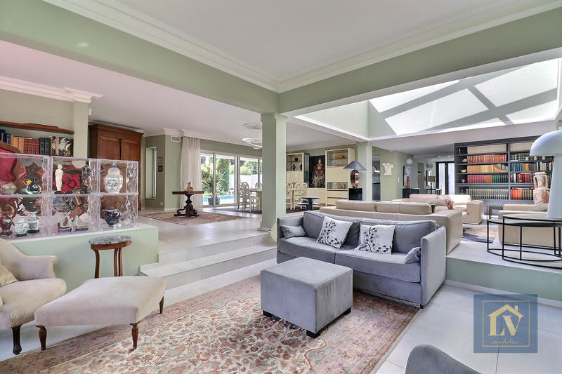 Maison d'architecte - 318 m² - 5 pièces