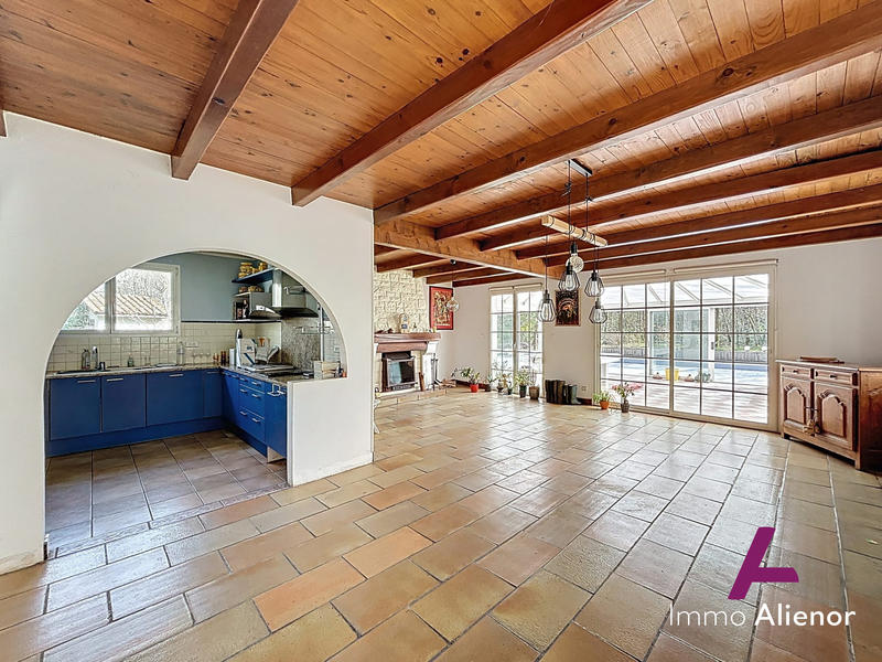 Maison traditionnelle - 183 m² - 6 pièces