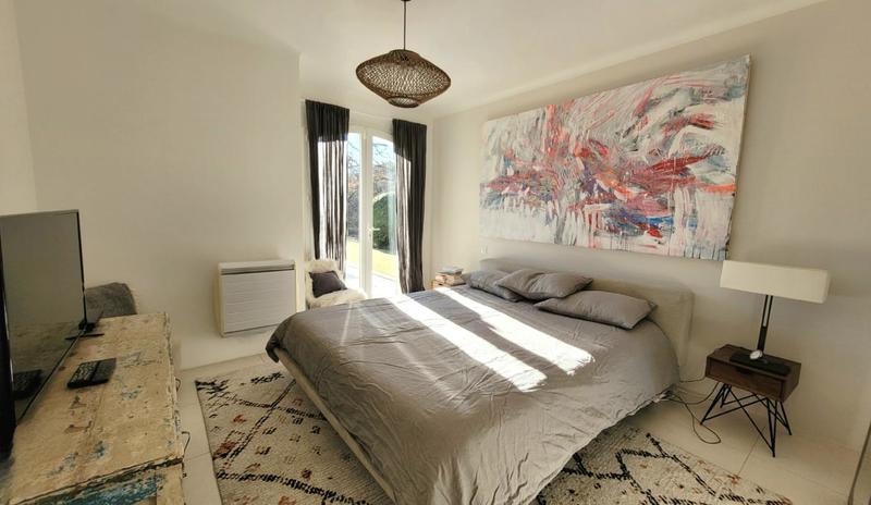 Maison - 242 m² - 9 pièces