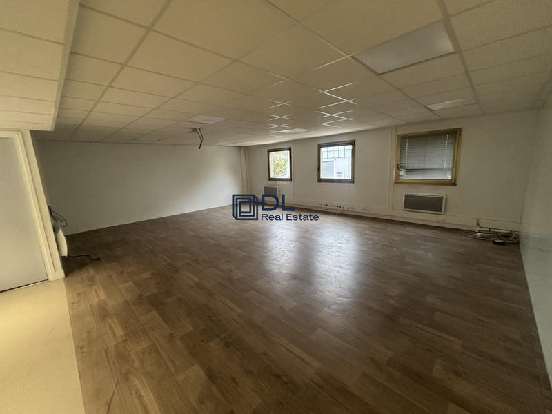 Entrepôt - 1 600 m²