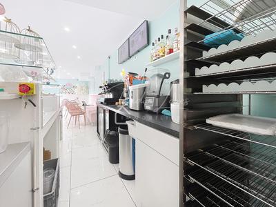 Local commercial - 80 m² - 1 pièce