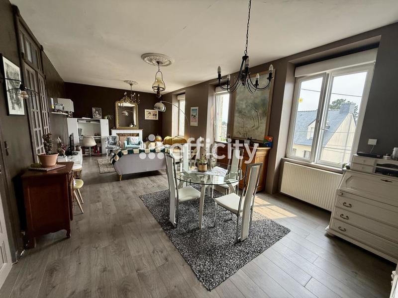 Maison - 263 m² - 8 pièces