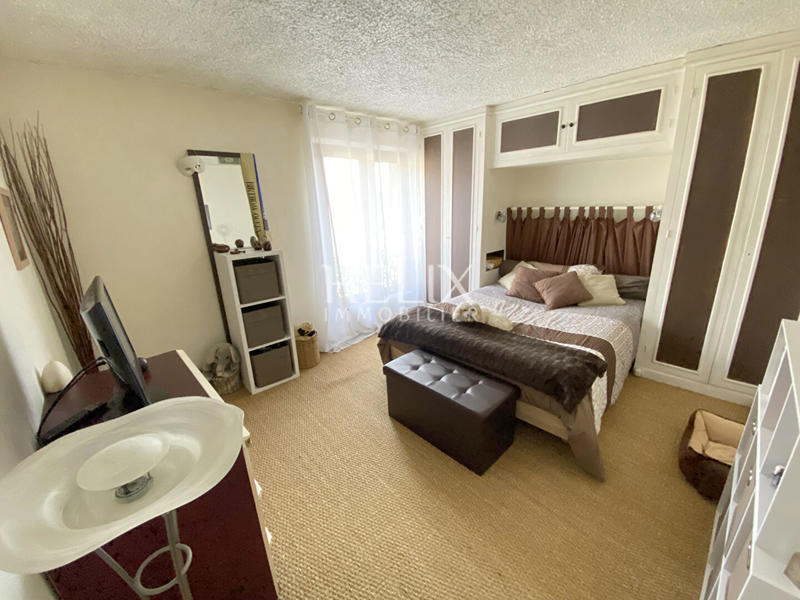 Maison - 340 m² - 9 pièces