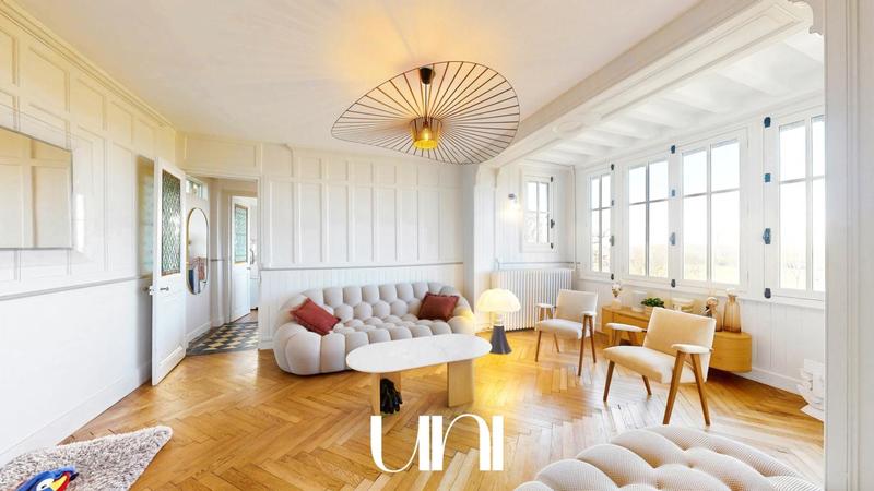 Maison - 280 m² - 9 pièces