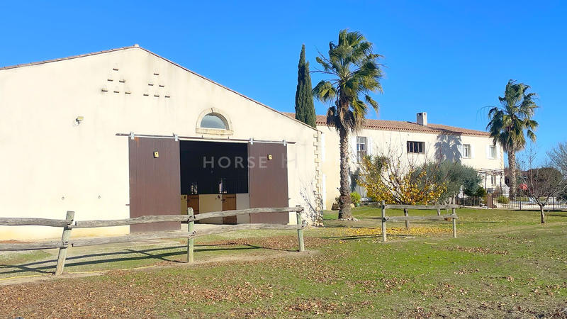 Mas - 300 m² - 9 pièces