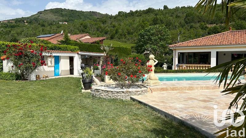 Maison - 240 m² - 5 pièces